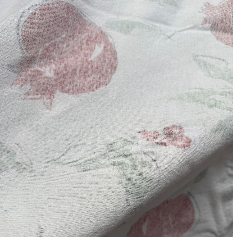 Williams Sonoma Pomegranate Cotton Tablecloth 82x67 White Red Green Rectangular - Picture 4 of 8